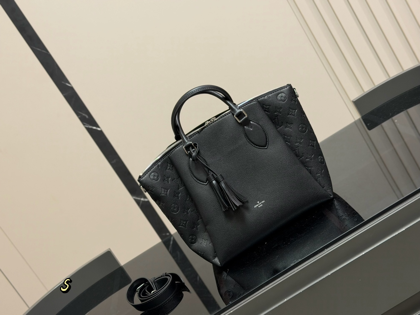 Louis Vuitton LV Luxury Designer Handbag | Luxury Designer Fashion Accessory